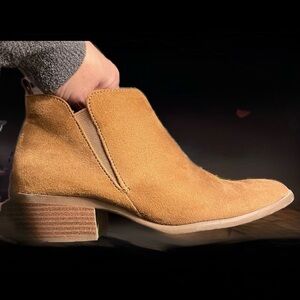 American Eagle Tan Suede Ankle Booties | Women’s Size 6
